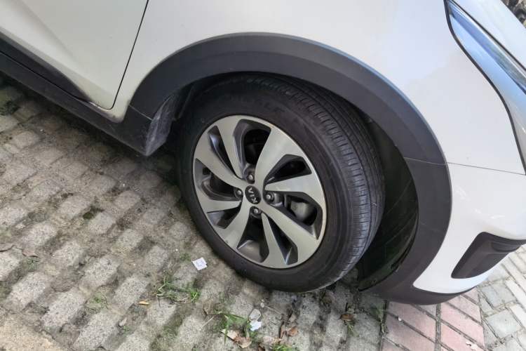 Used Kia KX Cross 2017 1.4L MT GLS Right Front Wheel Hub
