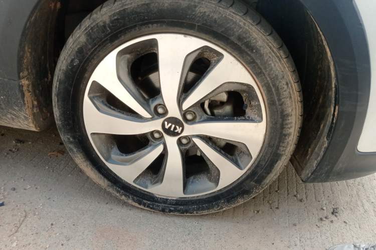 Used Kia KX Cross 2017 1.4L AT GLS Right Front Wheel Hub