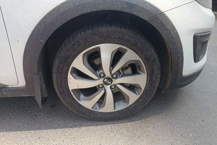 Used Kia KX Cross 2017 1.4L AT GLS Right Front Wheel Hub