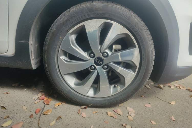 Used Kia KX Cross 2017 1.4L AT GLS Right Front Wheel Hub