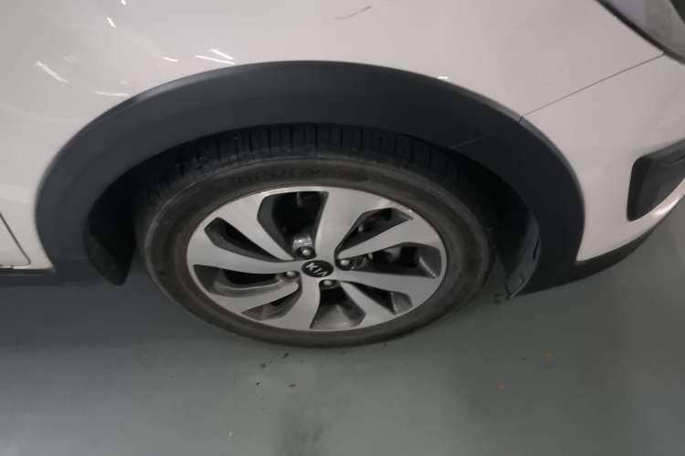 Used Kia KX Cross 2017 1.4L AT GLS Right Front Wheel Hub