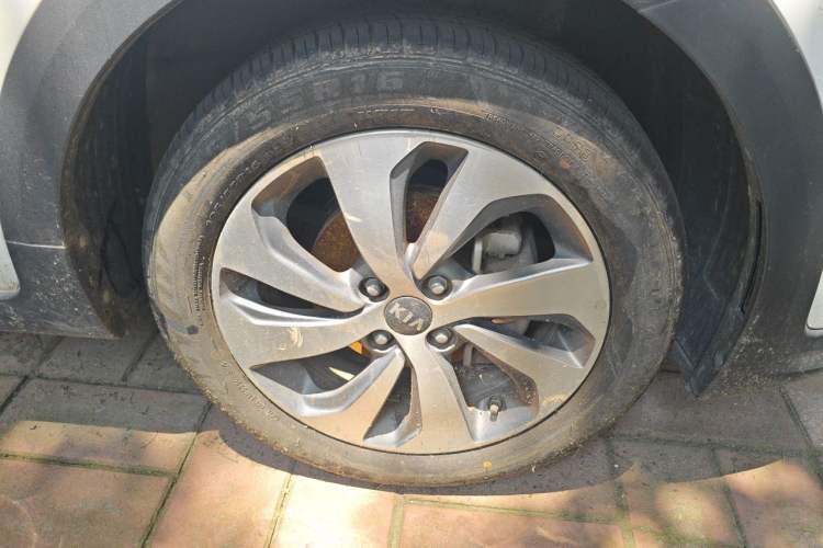 Used Kia KX Cross 2017 1.4L AT GLS Right Front Wheel Hub