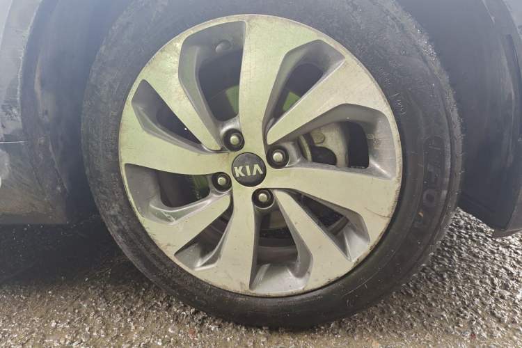 Used Kia KX Cross 2017 1.4L AT GLS Right Front Wheel Hub