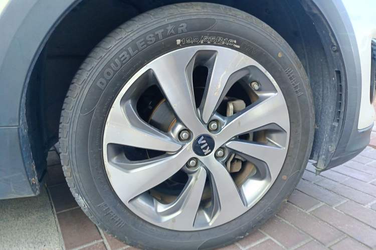Used Kia KX Cross 2017 1.4L AT GLS Right Front Wheel Hub