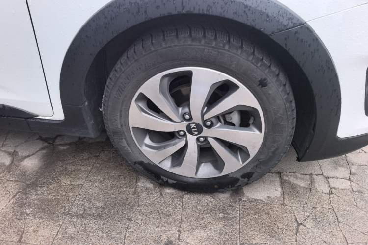 Used Kia KX Cross 2017 1.4L AT GLS Right Front Wheel Hub