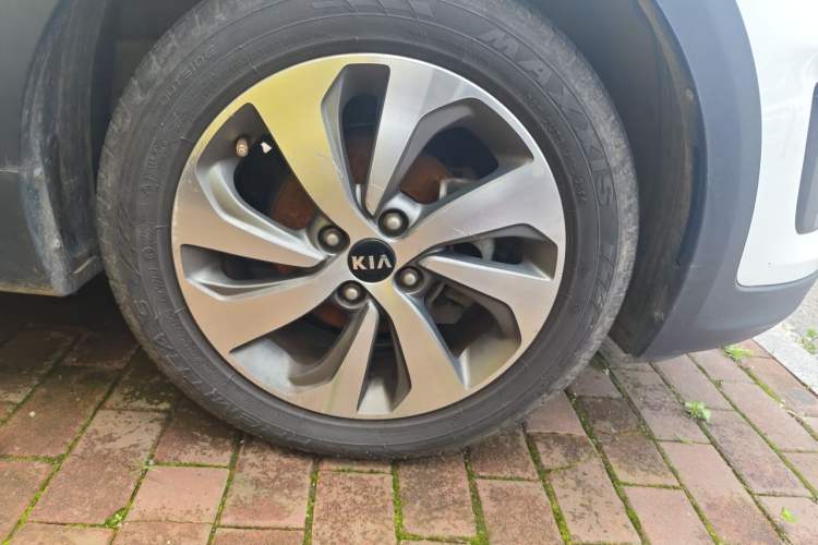 Used Kia KX Cross 2017 1.4L AT GLS Right Front Wheel Hub