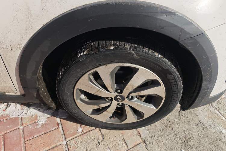 Used Kia KX Cross 2017 1.4L MT GLS Right Front Wheel Hub
