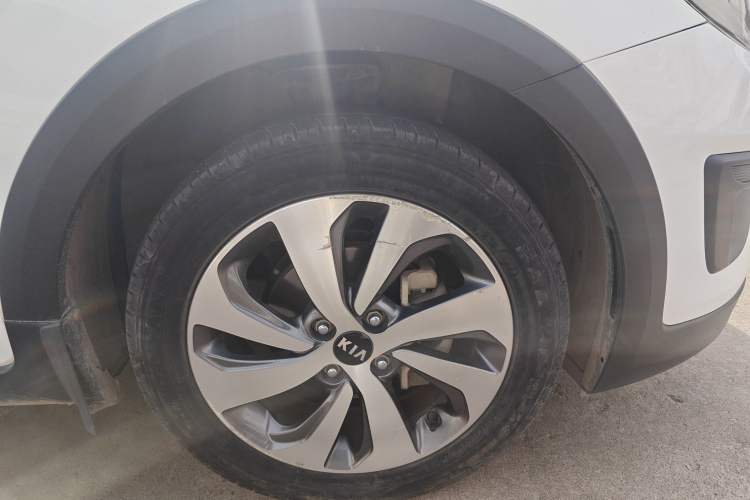 Used Kia KX Cross 2017 1.4L MT GLS Right Front Wheel Hub