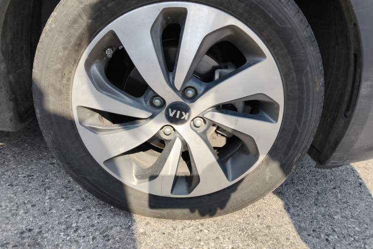 Used Kia KX Cross 2017 1.4L AT GLS Right Front Wheel Hub