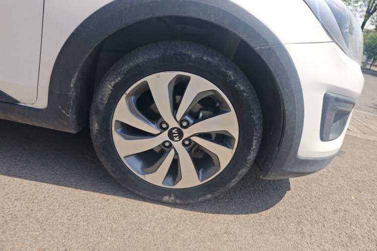 Used Kia KX Cross 2017 1.4L AT GLS Right Front Wheel Hub