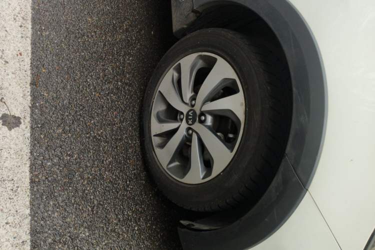 Used Kia KX Cross 2017 1.4L AT GLS Right Front Wheel Hub