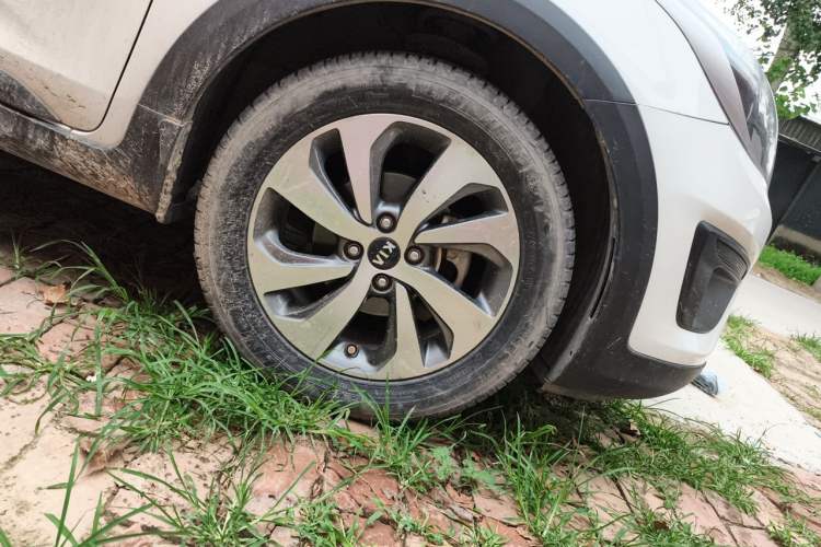 Used Kia KX Cross 2017 1.4L AT GLS Right Front Wheel Hub