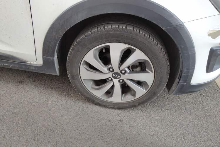 Used Kia KX Cross 2017 1.4L MT GLS Right Front Wheel Hub