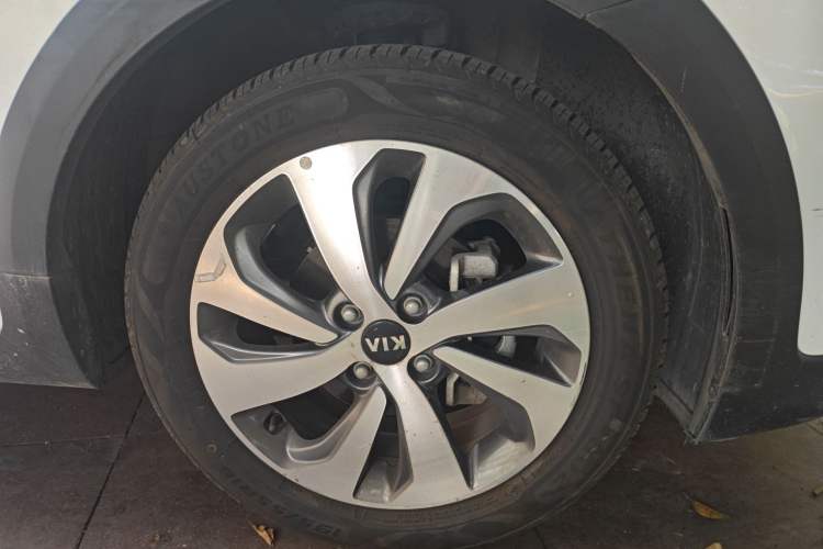 Used Kia KX Cross 2017 1.4L AT GLS Right Front Wheel Hub