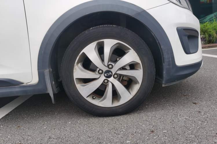Used Kia KX Cross 2017 1.4L AT GLS Right Front Wheel Hub