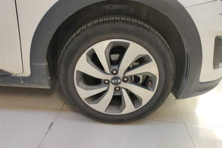Used Kia KX Cross 2017 1.4L AT GLS Right Front Wheel Hub
