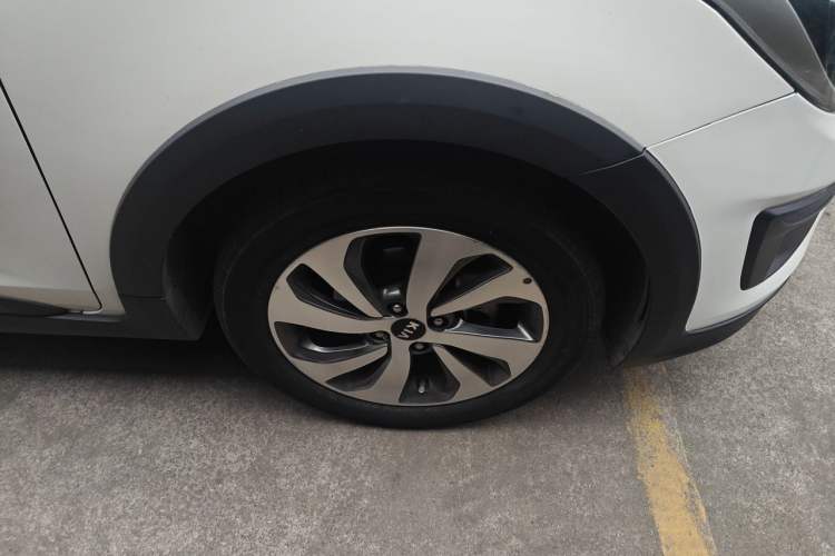 Used Kia KX Cross 2017 1.4L AT GLS Right Front Wheel Hub