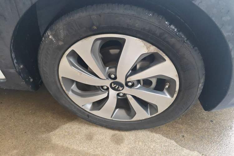 Used Kia KX Cross 2017 1.4L AT GLS Right Front Wheel Hub