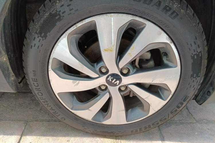 Used Kia KX Cross 2017 1.4L AT GLS Right Front Wheel Hub