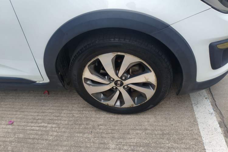 Used Kia KX Cross 2017 1.4L AT GLS Right Front Wheel Hub