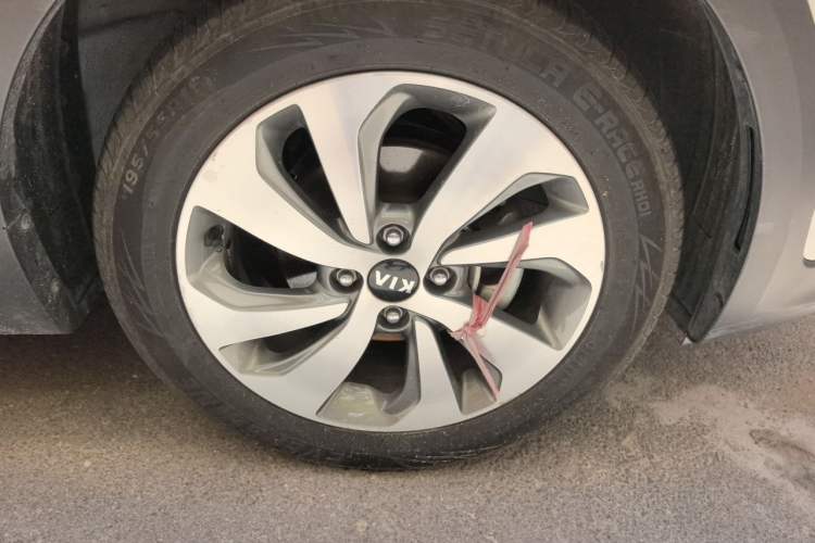 Used Kia KX Cross 2017 1.4L AT GLS Right Front Wheel Hub