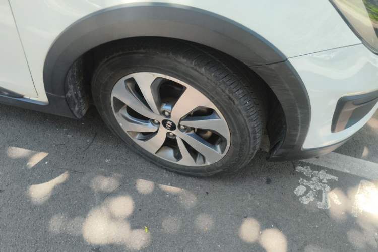 Used Kia KX Cross 2017 1.4L AT GLS Right Front Wheel Hub