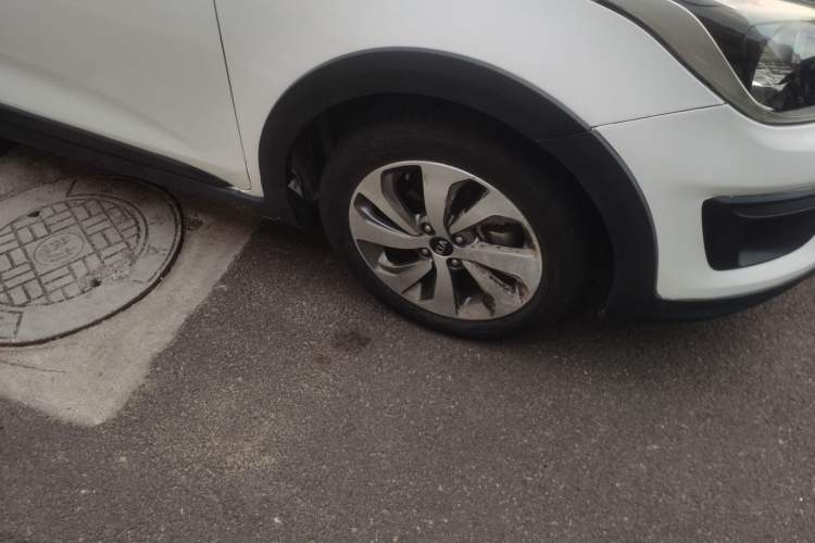 Used Kia KX Cross 2017 1.4L AT GLS Right Front Wheel Hub