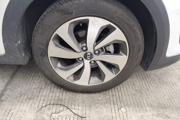 Used Kia KX Cross 2017 1.4L AT GLS Right Front Wheel Hub