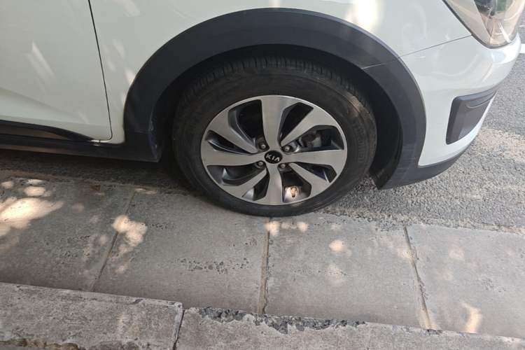 Used Kia KX Cross 2017 1.4L MT GLS Right Front Wheel Hub