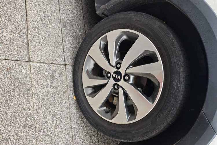 Used Kia KX Cross 2017 1.4L AT GLS Right Front Wheel Hub