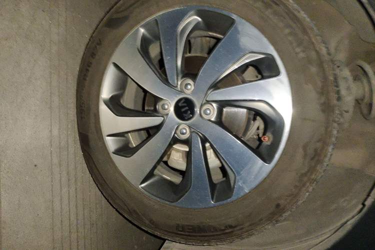 Used Kia KX Cross 2017 1.4L AT GLS Right Front Wheel Hub