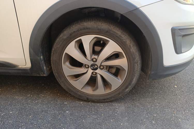 Used Kia KX Cross 2017 1.4L AT GLS Right Front Wheel Hub