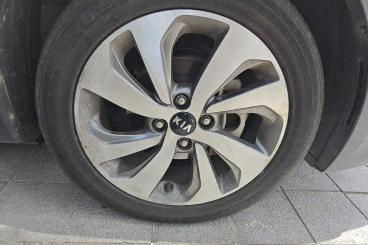 Used Kia KX Cross 2017 1.4L AT GLS Right Front Wheel Hub