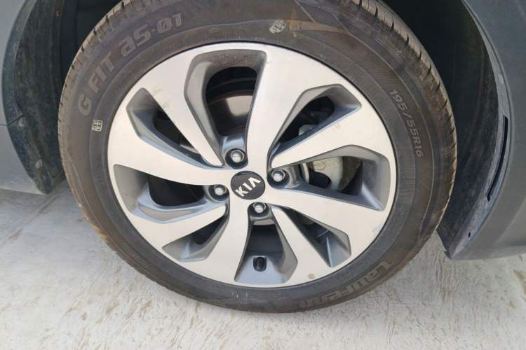 Used Kia KX Cross 2017 1.4L AT GLS Right Front Wheel Hub