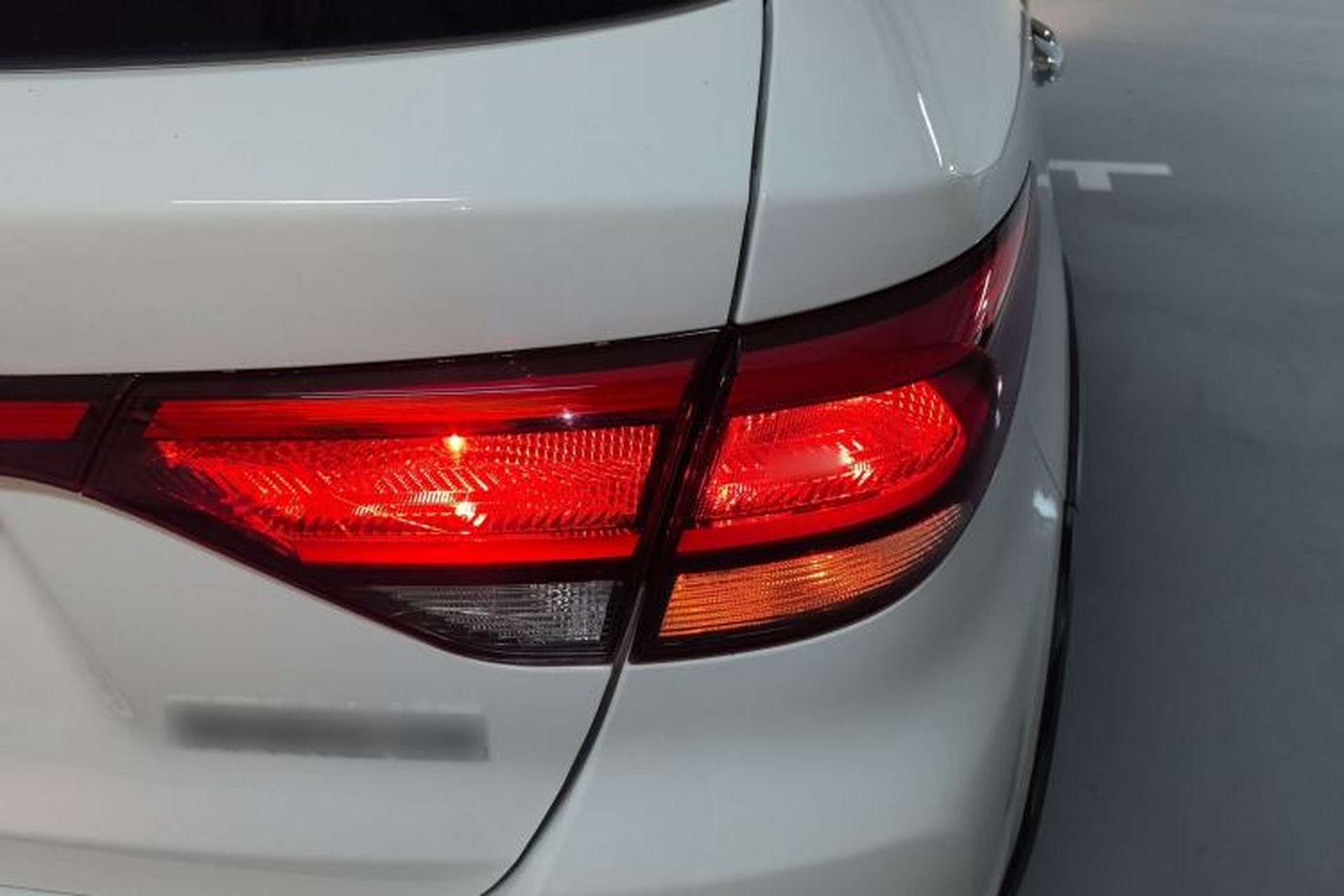 Used Kia KX Cross 2017 1.4L AT GLS Right Rear Taillight