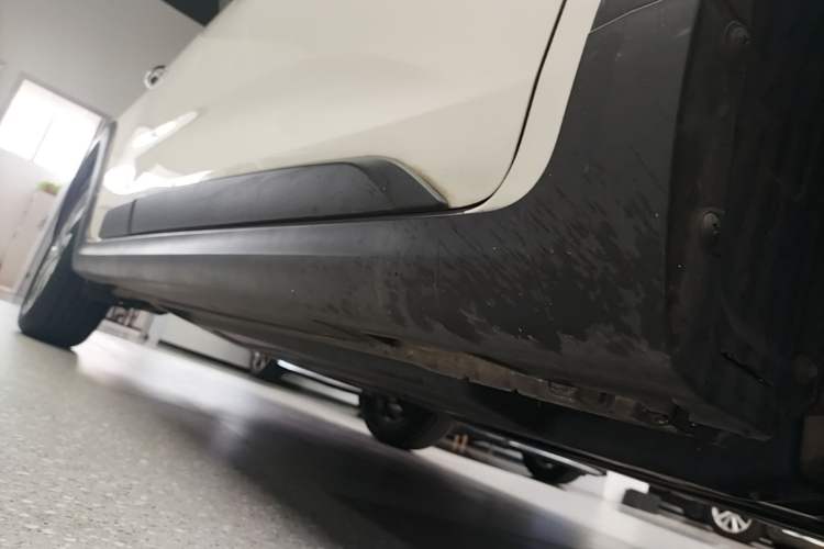 Used Kia KX Cross 2017 1.4L AT GLS Right Side Sill