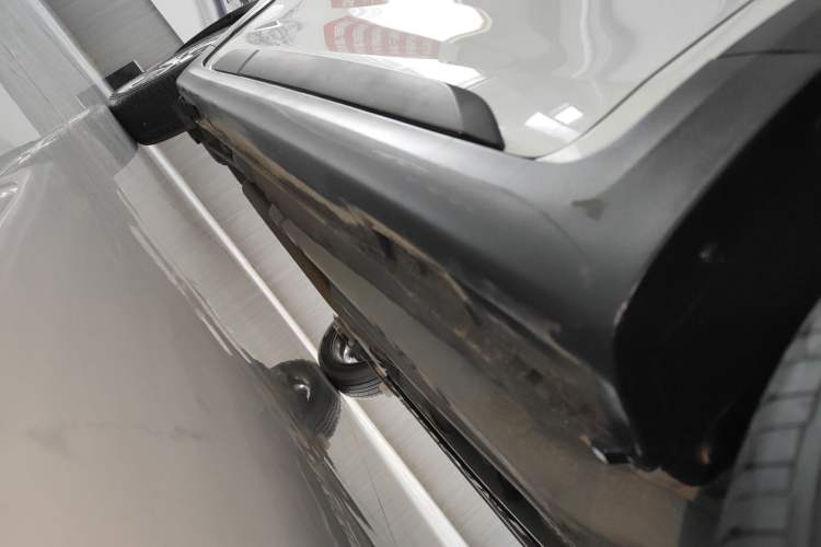 Used Kia KX Cross 2017 1.4L AT GLS Right Side Sill