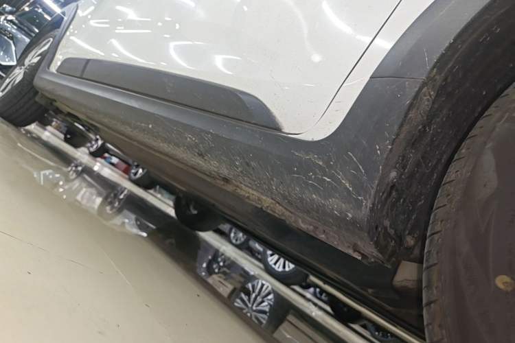 Used Kia KX Cross 2017 1.4L AT GLS Right Side Sill