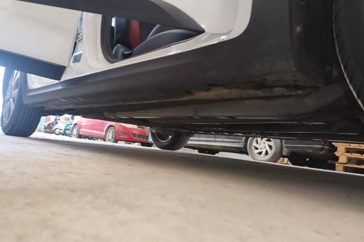Used Kia KX Cross 2017 1.4L AT GLS Right Side Sill