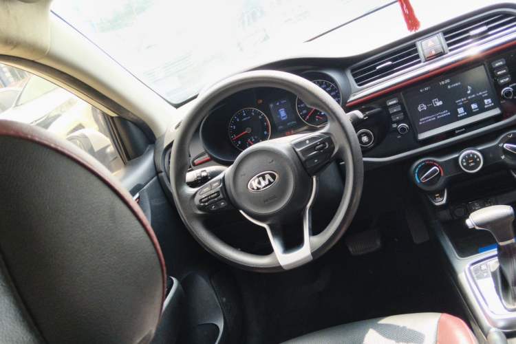 Used Kia KX Cross 2017 1.4L AT GLS Steering Wheel
