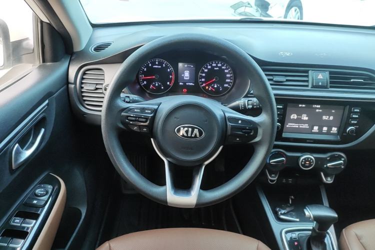 Used Kia KX Cross 2017 1.4L AT GLS Steering Wheel