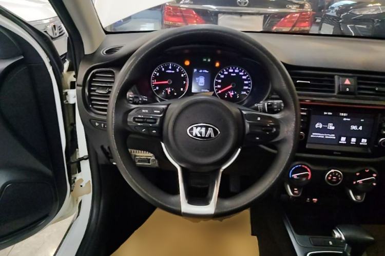 Used Kia KX Cross 2017 1.4L AT GLS Steering Wheel
