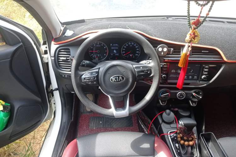 Used Kia KX Cross 2017 1.4L AT GLS Steering Wheel