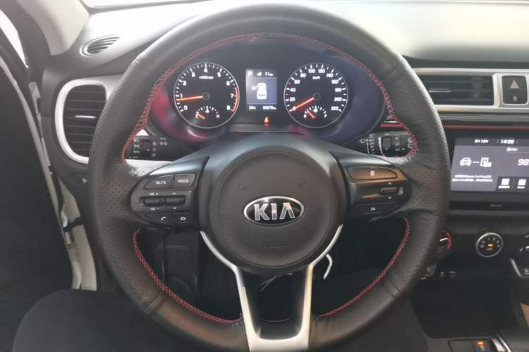 Used Kia KX Cross 2017 1.4L AT GLS Steering Wheel