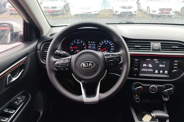 Used Kia KX Cross 2017 1.4L AT GLS Steering Wheel