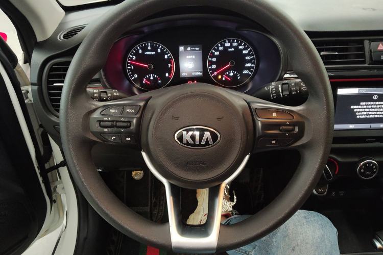 Used Kia KX Cross 2017 1.4L AT GLS Steering Wheel