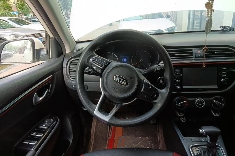 Used Kia KX Cross 2017 1.4L AT GLS Steering Wheel