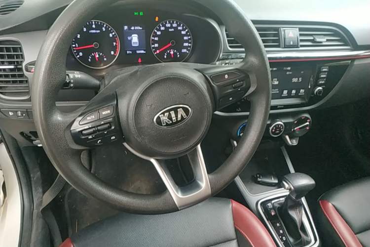 Used Kia KX Cross 2017 1.4L AT GLS Steering Wheel