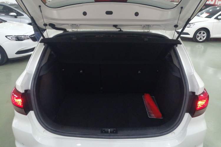 Used Kia KX Cross 2017 1.4L AT GLS Trunk