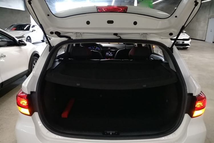 Used Kia KX Cross 2017 1.4L AT GLS Trunk